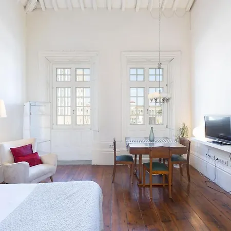 Guestready - Ayres W Balcony Garden Apartment Porto