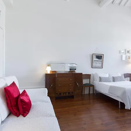 Guestready - Ayres W Balcony Garden Apartment *