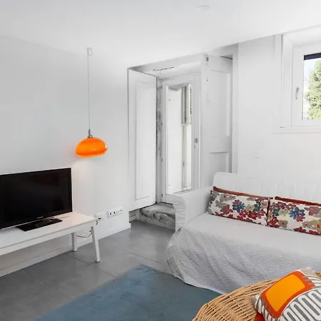 Guestready - Ayres W Balcony Garden Apartment Porto
