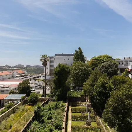 Guestready - Ayres W Balcony Garden Apartment Porto